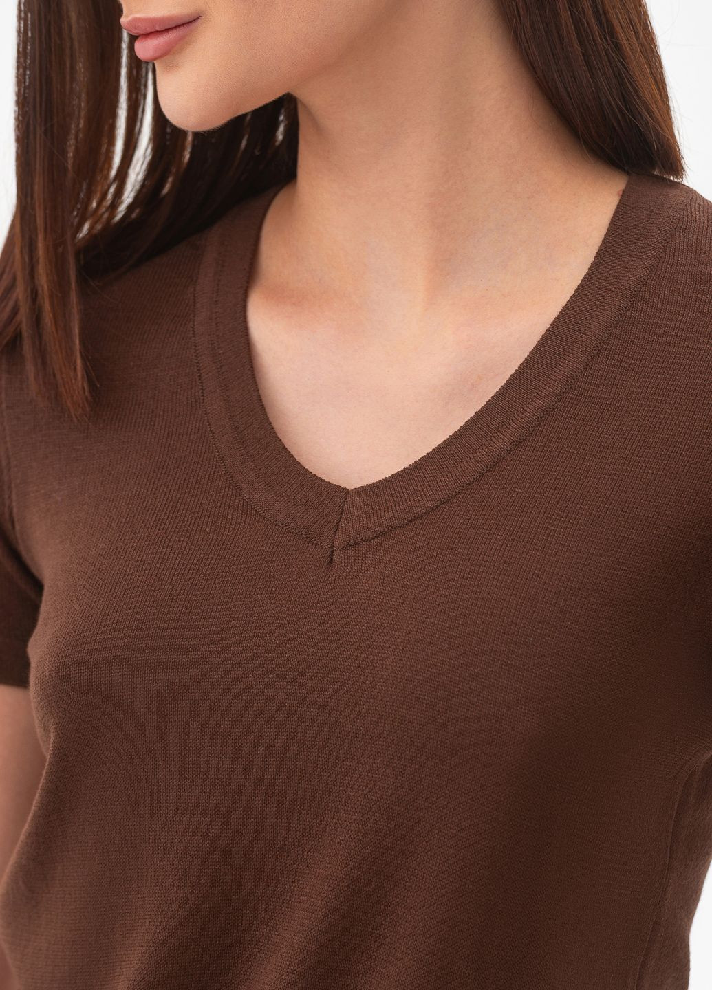Коричневый тонкий трикотажный джемпер с мысом SVTR