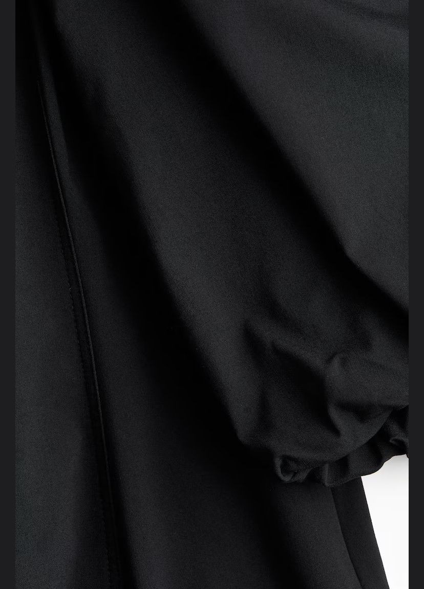 Черное платье H&M однотонное