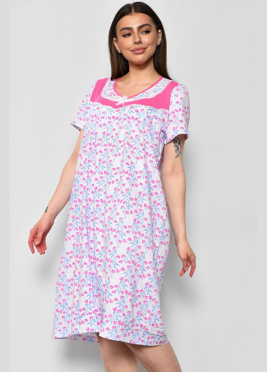Ночная рубашка женская батальная белого цвета с цветочным принтом Let's Shop (289843193)
