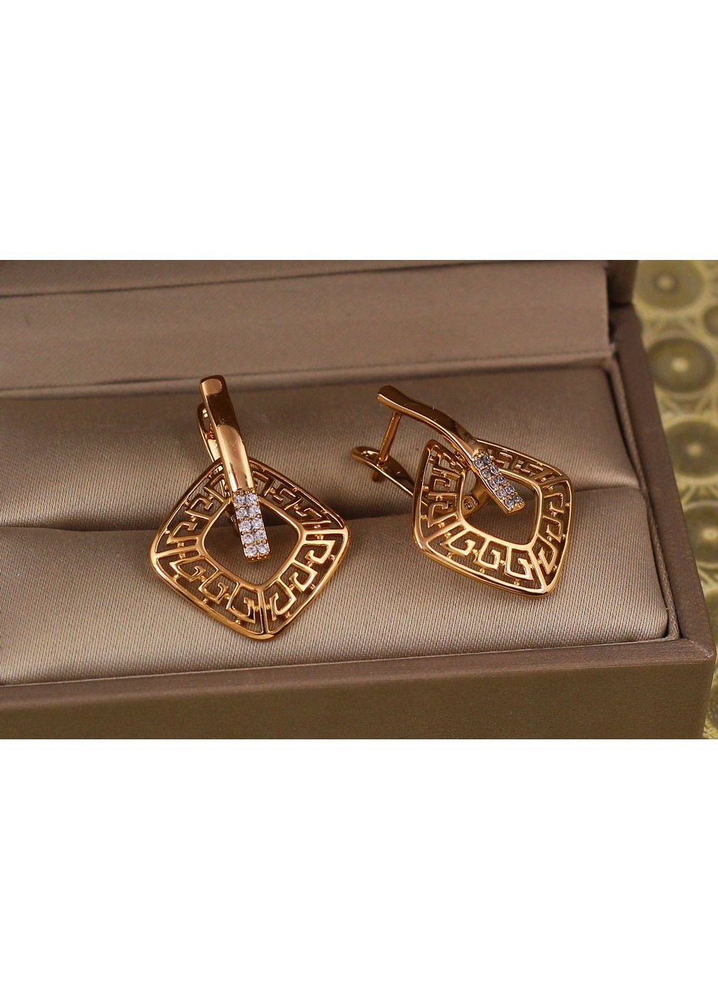 Сережки ромб із грецьким візерунком 2,8 см золотисті love-shopping Xuping Jewelry (354657913)