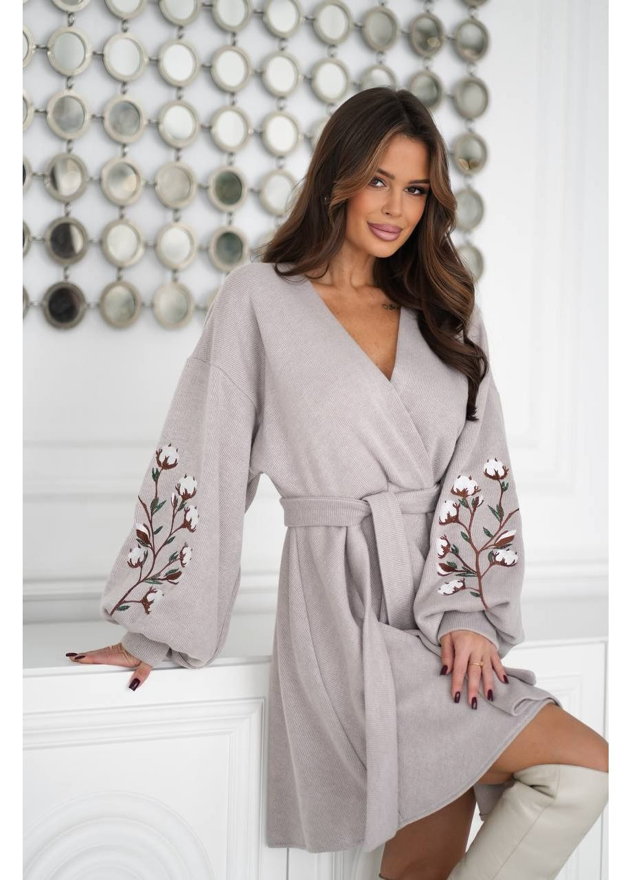 Світло-бежева трикотажне плаття з вишивкою та поясом No Brand