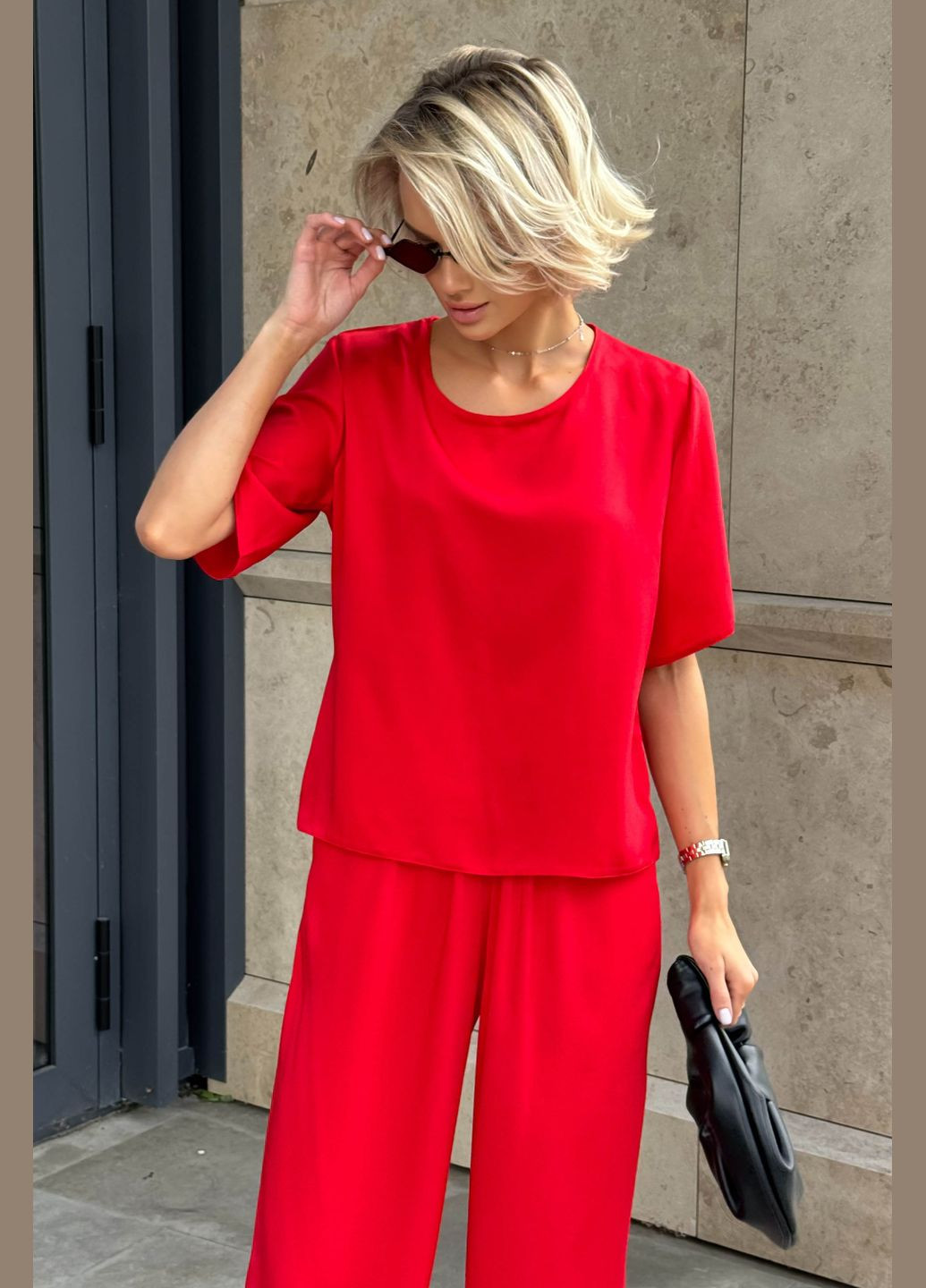 Красная стильная блузка с коротким рукавом красного цвета Jadone Fashion