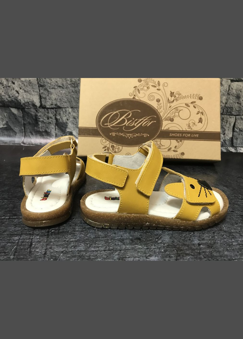 Желтые детские кожаные босоножки на липучке желтого цвета,, украина. Bistfor