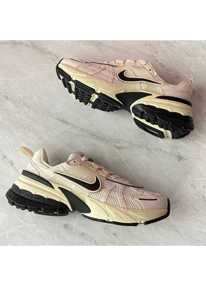 Бежевые демисезонные кроссовки мужские и женские nike v2k runtekk beige black | найк в2к рантекк бежевые No Brand