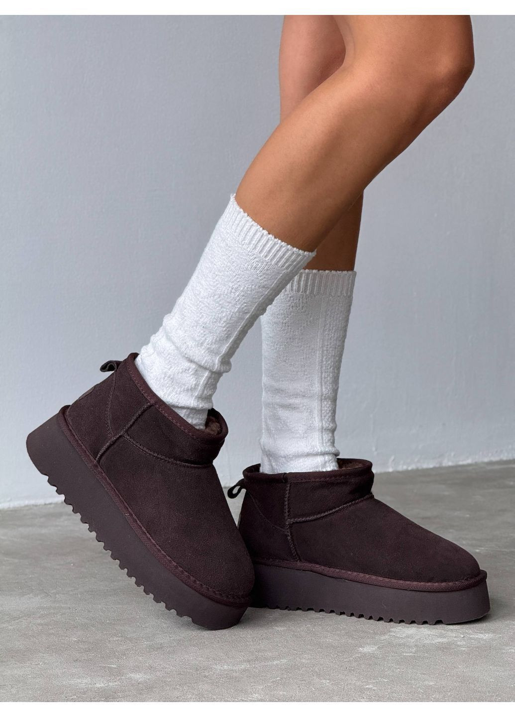 Жіночі уггі шоколадні, натуральна замша, хутро, ультракоротка модель No Brand (366091797)