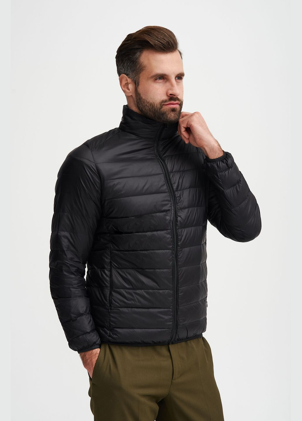 Черная демисезонная куртка Estro