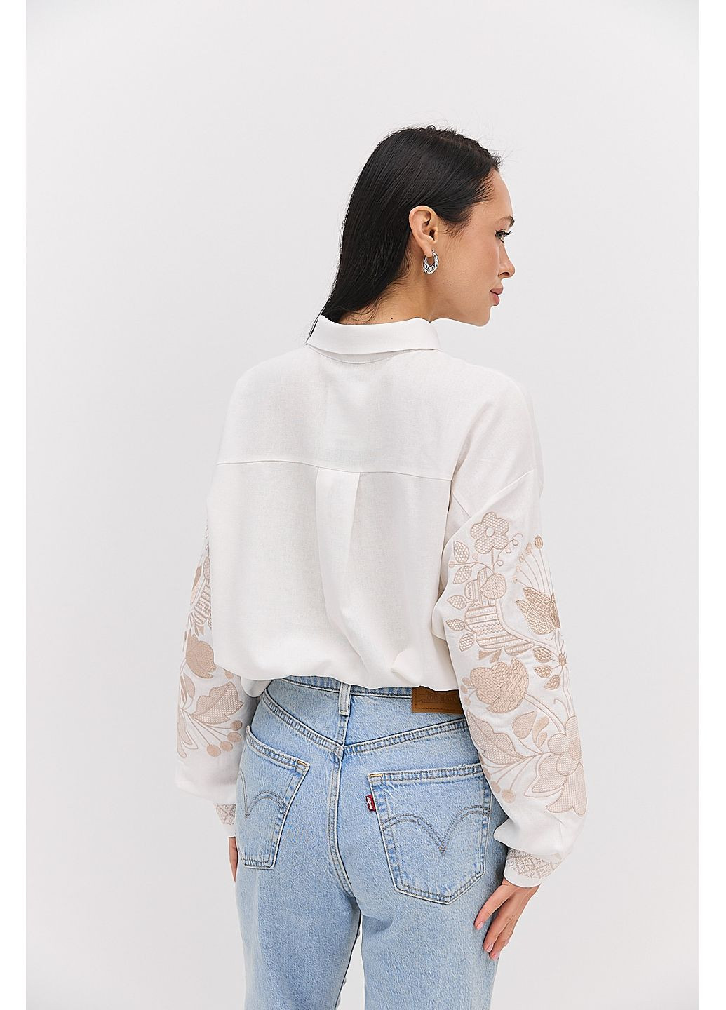 Молочная женская вышиванка молочная с золотыми цветочными и геометрическими узорами Arjen лен (317233829)