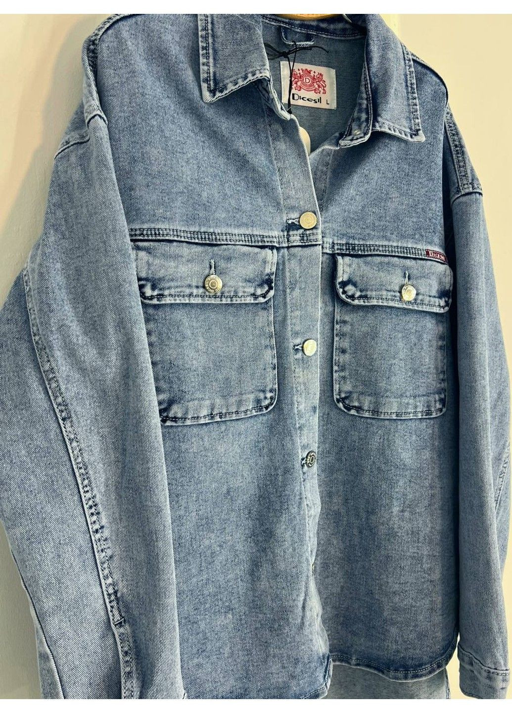 Сорочка жіноча 2029 джинсова оверсайз широка накладені кишені блакитна Dicesil (324019770)