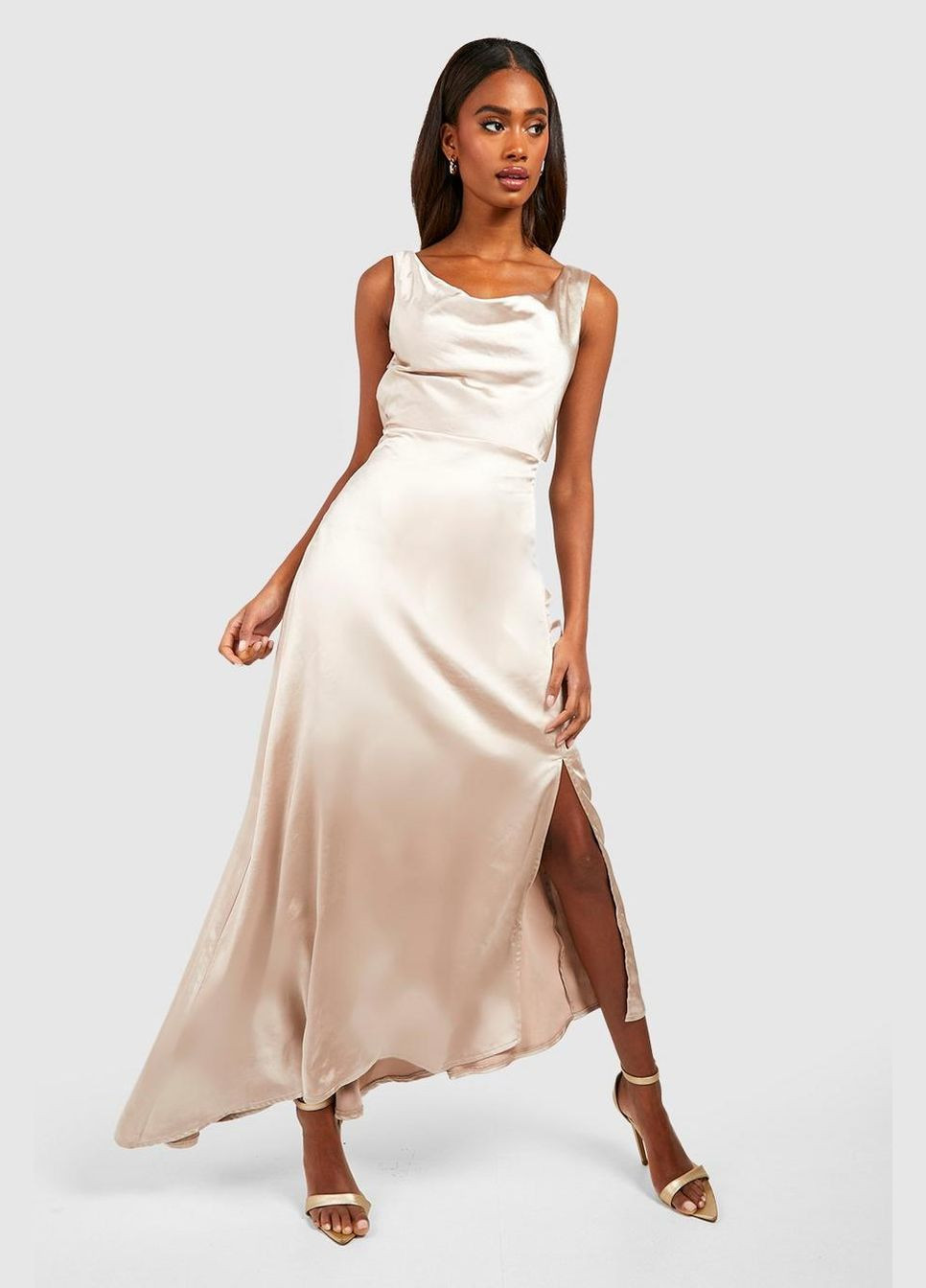 Бежевое вечернее платье Boohoo однотонное