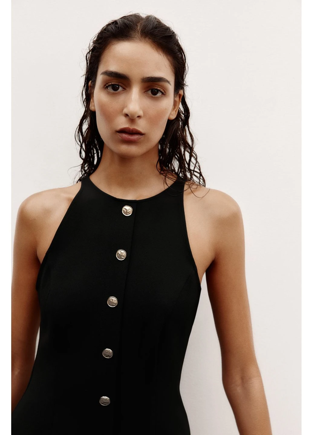 Черное платье креповое миди с золотистыми пуговицами Zara