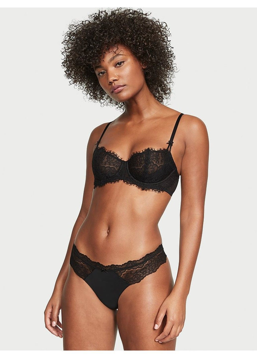 Трусики стринги Lace-Trim Thong Panty Victoria's Secret (317788493)