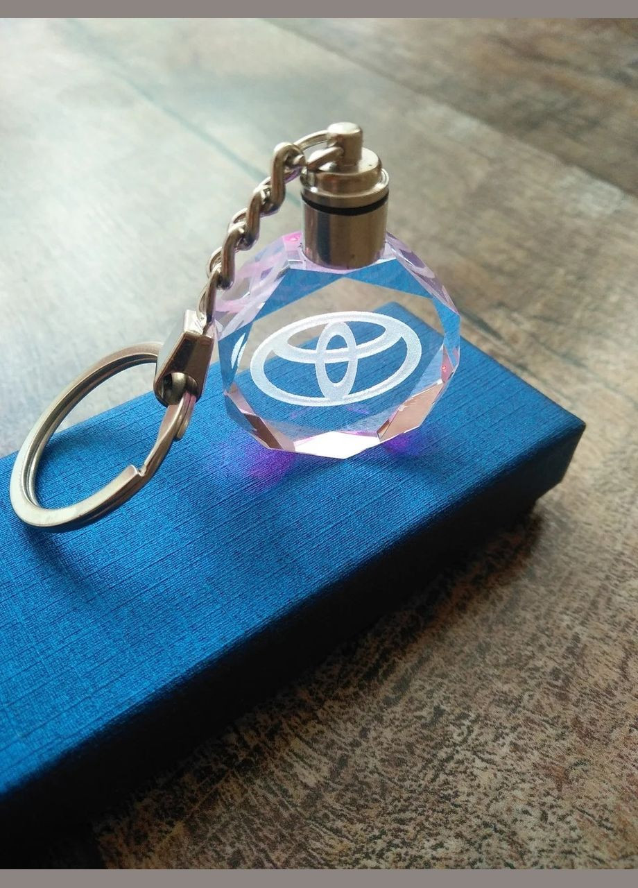 Брелок автомобильный на ключе Тойота авто брелок с логотипом Toyota с подсветкой (2324211) GF (341533983)