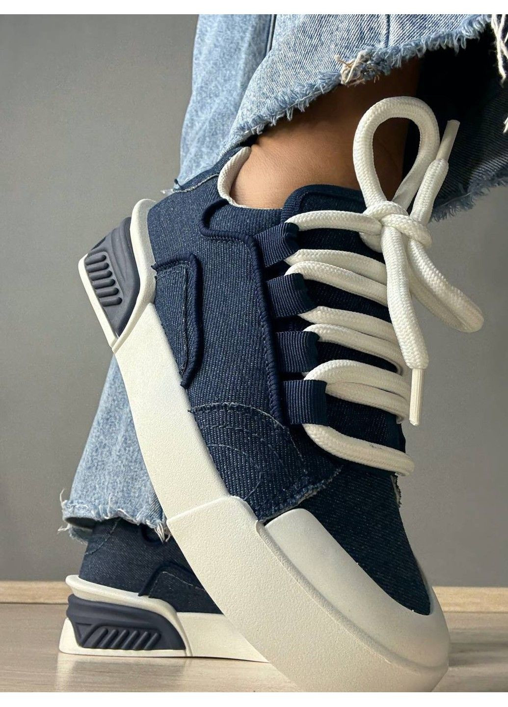 Синій кеди жіночі violeta 143-46 джинсові на шнурівці з білою підошвою сині No Brand