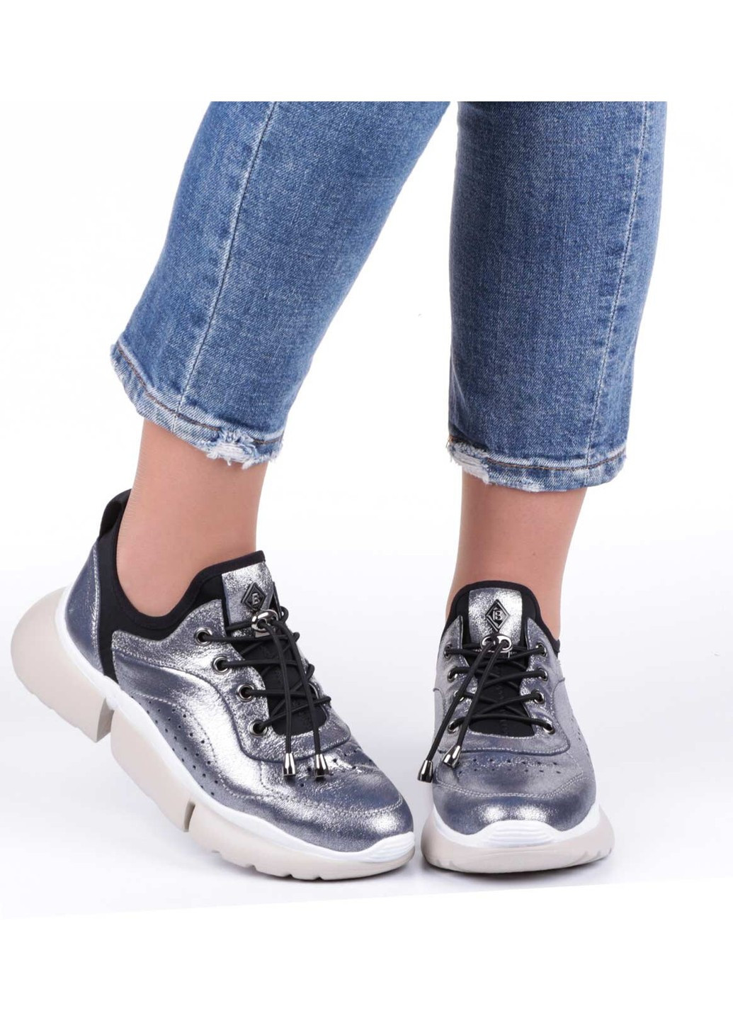 Серебряные демисезонные женские кроссовки 19833 Deenoor