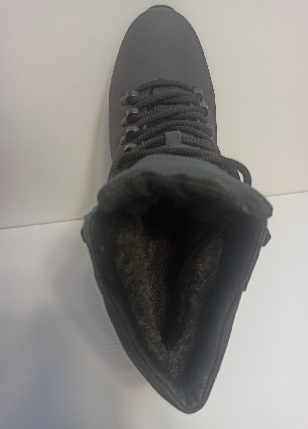 Черные зимние ботинок спортивный No Brand