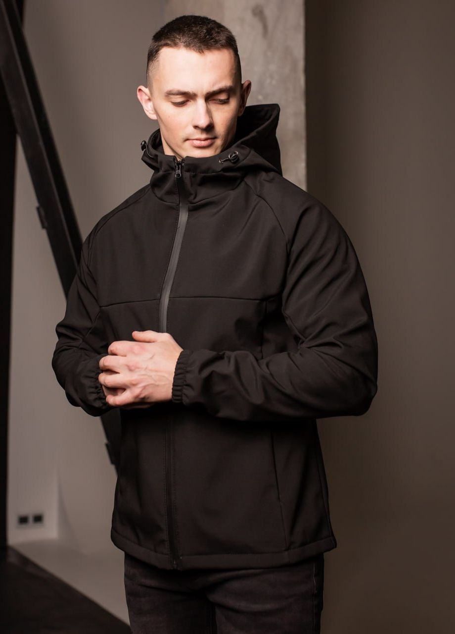 Черная демисезонная черная куртка soft shell на флисе Vakko