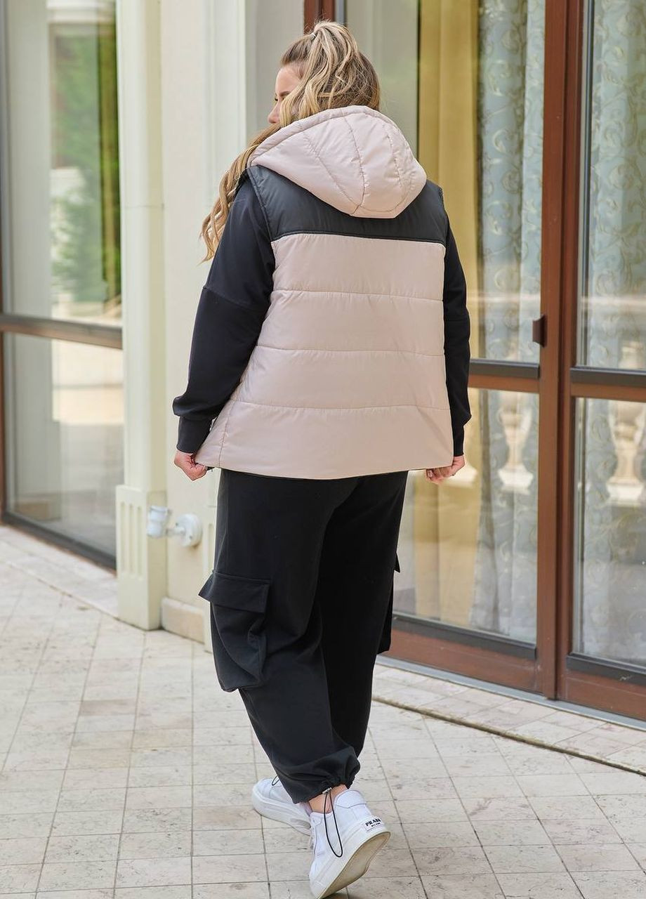 Жіноча жилетка з капюшоном колір бежевий р.50/52 440624 New Trend (263134224)