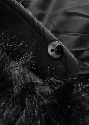 Черная зимняя куртка SHEIN