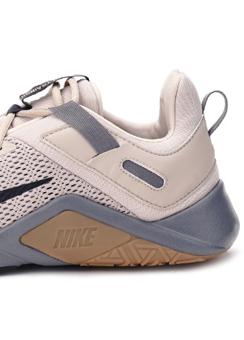 Світло-сірі всесезон кросівки Nike Legend