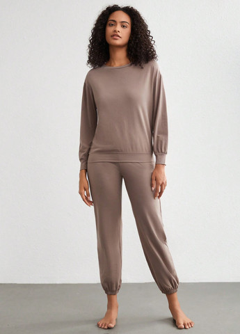 Світло-коричнева всесезон піжама (лонгслів, штани) лонгслів + брюки SHEIN