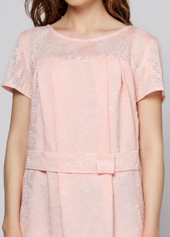 Светло-розовое кэжуал платье Ut