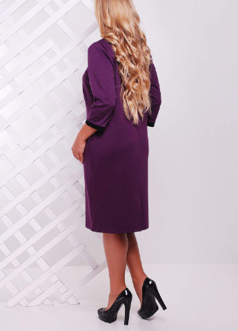 Фиолетовое кэжуал платье с колье ленси фиолетовое Tatiana однотонное