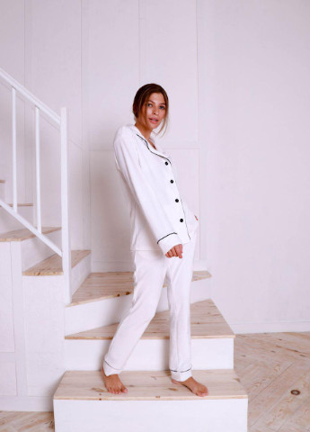 Белая женская пижама велюр jeny на пуговицах белого цвета р.l 379516 New Trend