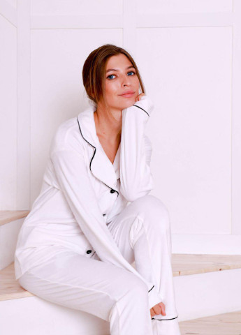 Біла женская пижама велюр jeny на пуговицах белого цвета р.l 379516 New Trend