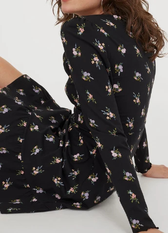 Черное кэжуал платье H&M с цветочным принтом
