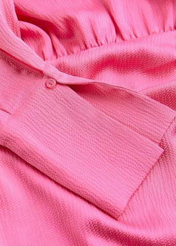 Розовое кэжуал платье на запах H&M однотонное