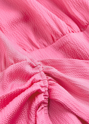 Розовое кэжуал платье на запах H&M однотонное