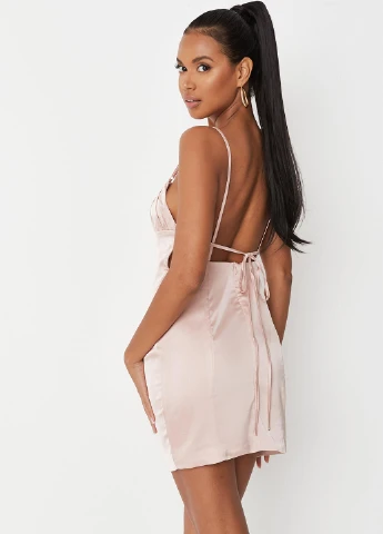 Айвори кэжуал платье с открытой спиной Missguided однотонное