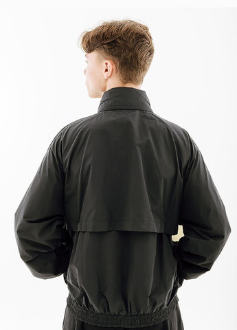 Черно-белая демисезонная куртка fb7877-010 Nike SWOOSH