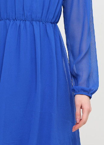 Блакитна коктейльна сукня кльош, з відкритими плечима NLY TREND однотонна