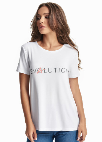 Белая летняя футболка Evalution
