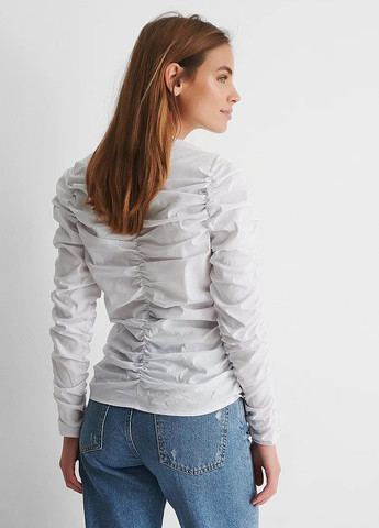 Біла демісезонна блуза NA-KD