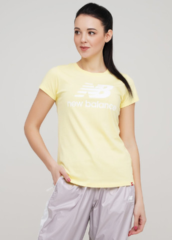 Желтая летняя футболка New Balance Ess Stacked Logo