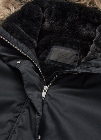 Черная зимняя куртка C&A