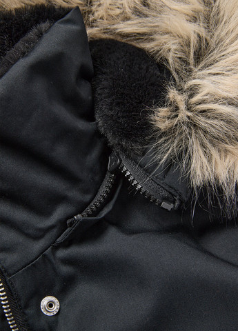 Черная зимняя куртка C&A