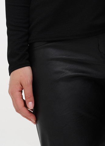 Чёрная блуза на запах PrettyLittleThing