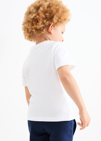 Белая летняя футболка C&A