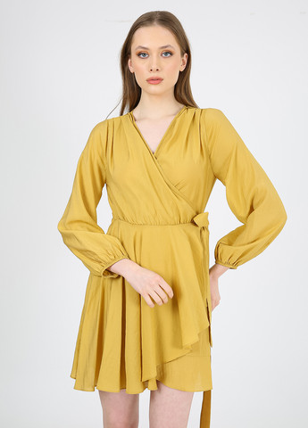 Горчичное кэжуал платье на запах Casalini однотонное