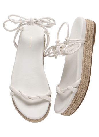Белые босоножки PrettyLittleThing на завязках плетение