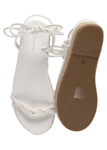 Белые босоножки PrettyLittleThing на завязках плетение