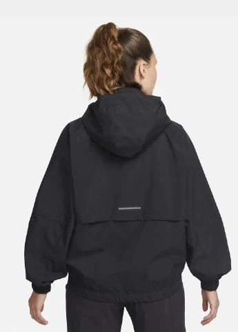 Чорна демісезонна куртка fb7492-010 Nike Storm-FIT Swift