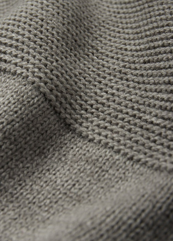 Серый демисезонный свитер C&A