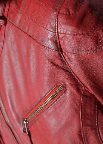 Красная демисезонная куртка кожаная Maze