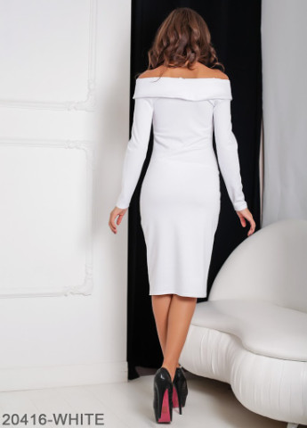 Белое кэжуал стильное трикотажное платье с отворотом на плечах krespo белый Podium однотонное