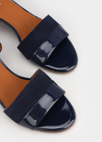 Темно-синие босоножки Geox с ремешком лаковые