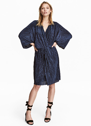 Темно-синее коктейльное платье на запах, плиссированное H&M однотонное